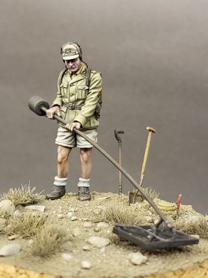 S2KW091 - Italian mine detector.